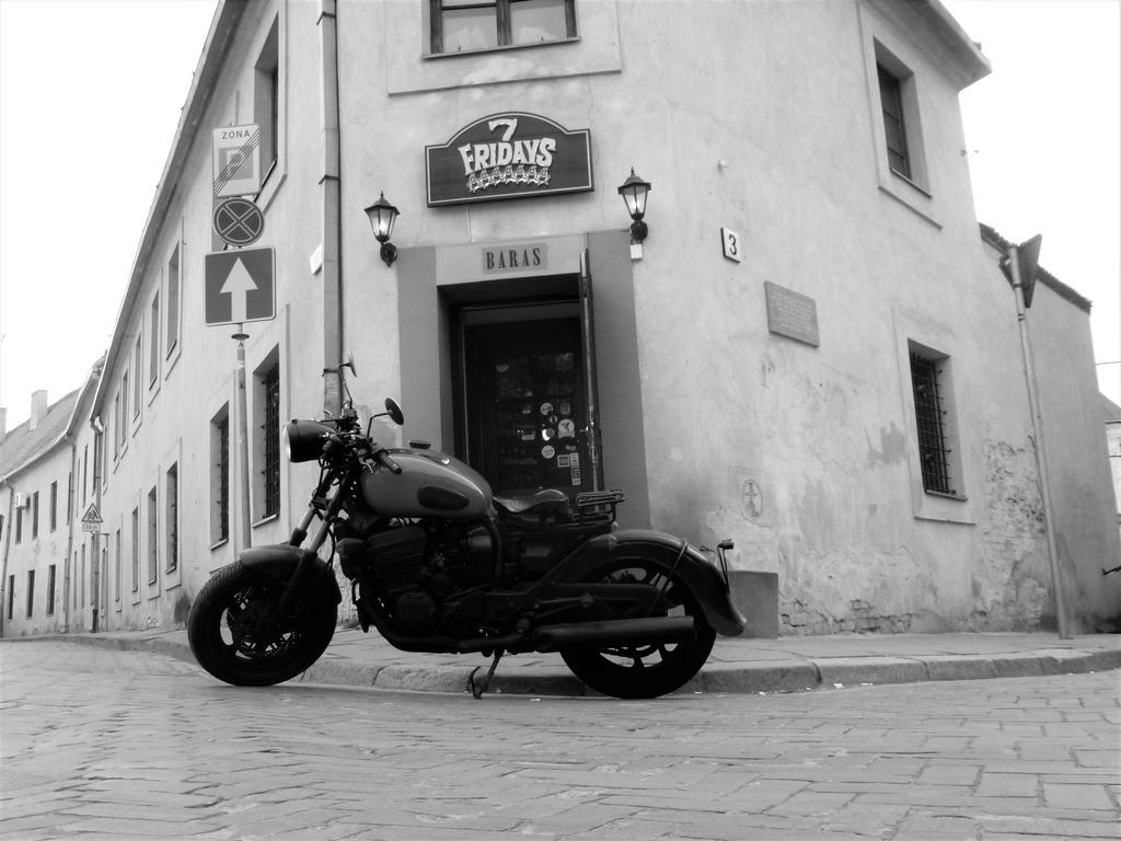 Seven Fridays Pensionat Vilnius Eksteriør billede